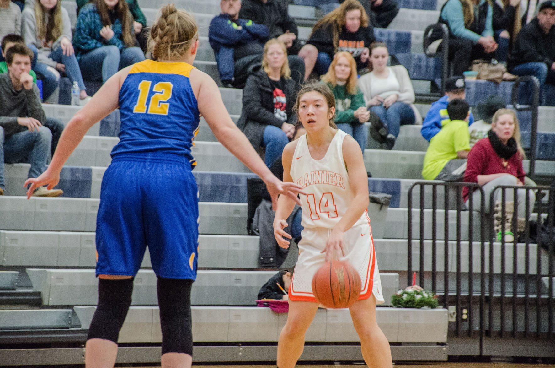 191226.sports.rainiergirlsbasketball.er3.jpg